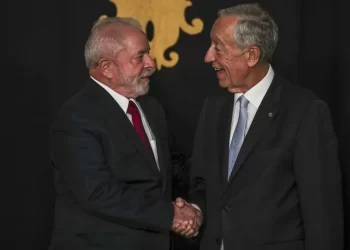 Lula tem alta após retirar lesão na laringe; procedimento foi realizado com sucesso