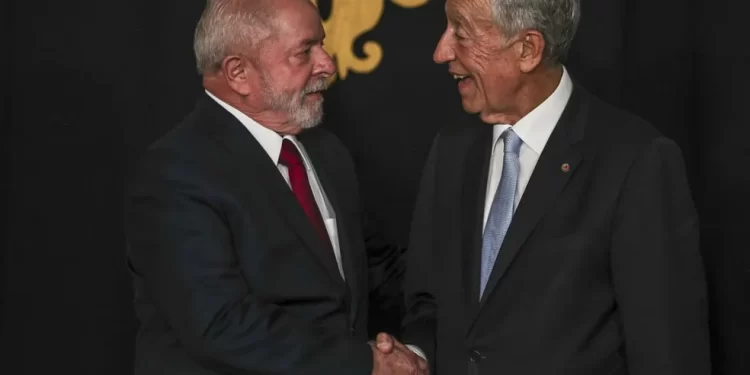 Lula tem alta após retirar lesão na laringe; procedimento foi realizado com sucesso