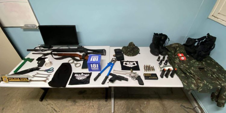 Massacre em Aracruz: suástica mostra que adolescente era simpatizante de ideias nazistas, diz polícia
