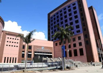 Assembleia aprova benefício da meia-entrada para professores do ES