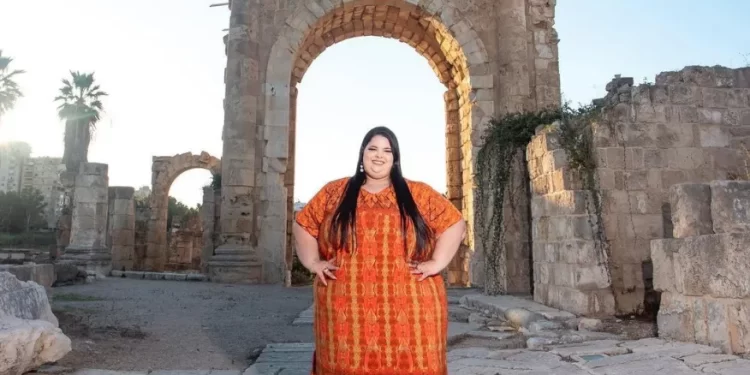 Modelo brasileira é impedida de embarcar em voo por ser “gorda demais”