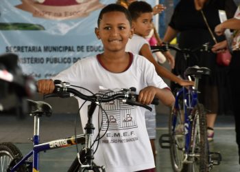 COMBATE AO TRABALHO INFANTIL: MPT NA ESCOLA PREMIA PARTICIPANTES COM BICICLETAS E NETBOOKS