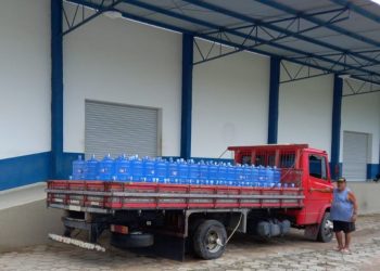 Solidariedade – Água Mineral Açaí doa um caminhão de água mineral para Vila Pavão