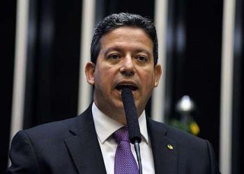 Com defesa do orçamento secreto, Lira ganha apoios para reeleição na Câmara