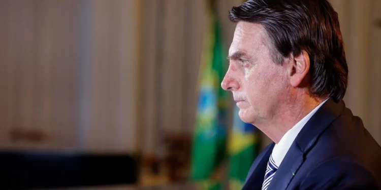 Bolsonaro articula para criar cargo de senador vitalício para ex-presidente