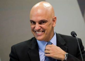 Moraes manda bloquear contas de pessoas e empresas supostamente ligadas a atos antidemocráticos