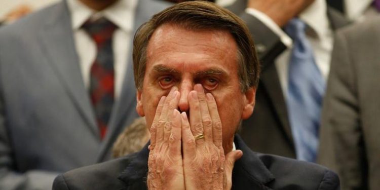 Abatido, Bolsonaro submerge após derrota e prepara volta como líder da oposição
