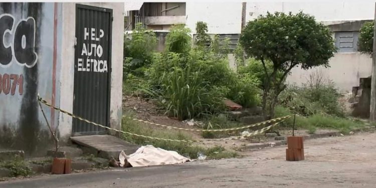 Mulher seminua é encontrada morta em estado de decomposição no Bairro Jardim Limoeiro, Serra