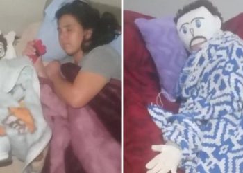 Boneco de pano casado com brasileira dorme em sofá após suspeita de traição