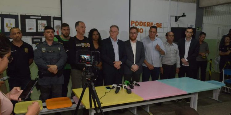 Adolescente usou armas e carro de pai PM em ataques de escolas de Aracruz