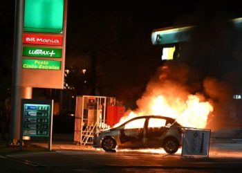 Terror em Brasília – Carros e ônibus incendiados, botijões de gás, ataque a delegacia e sede da PF: como foram os atos de bolsonaristas radicais em Brasília
