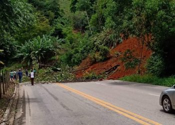 ES tem 9 cidades com risco alto de deslizamento e Rio Doce ultrapassa cota de alerta em Linhares