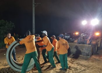OPERAÇÃO RECONSTRUÇÃO: EM PARCERIA COM GOVERNADOR CASAGRANDE, DANIEL SANTANA MONTA OPERAÇÃO DE GUERRA E TRABALHOS VARAM A MADRUGADA