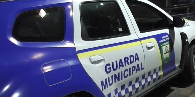 Homem armado vai até creche em busca de professora e assusta alunos e funcionários na Serra