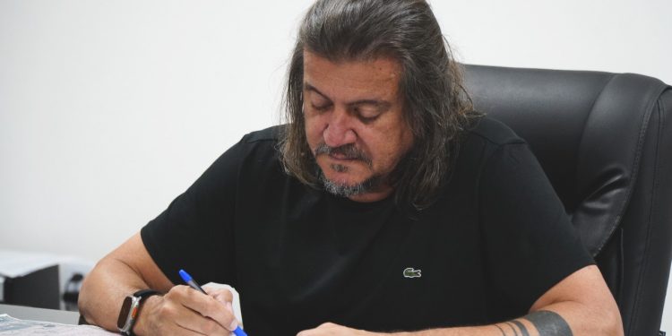 PREFEITO DE SÃO MATEUS SANCIONA LEI QUE GARANTE 20% DE VAGAS DE DTS PARA O PRIMEIRO ENPREGO