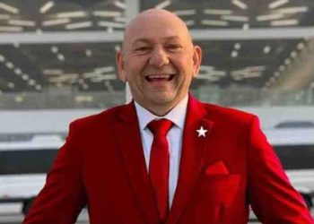Após apoio de Hang a Lula, internet ‘pinta’ terno de empresário de vermelho