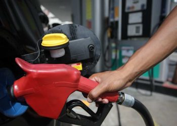 Petrobras aumenta preço do litro da gasolina para as distribuidoras