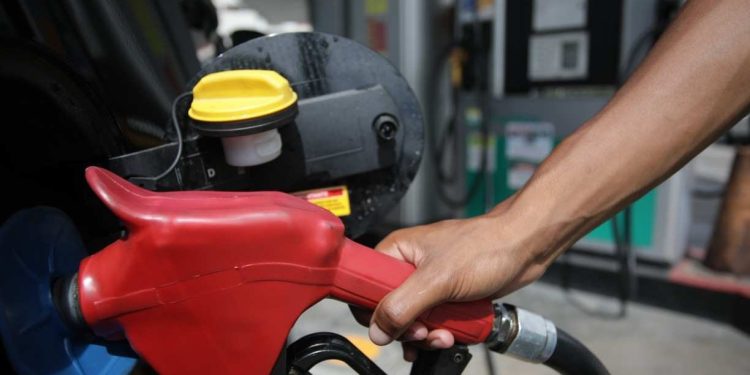 Petrobras aumenta preço do litro da gasolina para as distribuidoras
