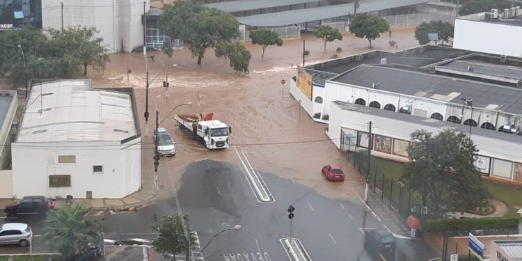 Instituto emite alerta de perigo para tempestade e ventos de até 100 km/h no ES. 