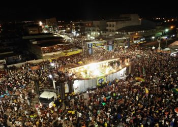 Folia nos blocos: confira dicas para proteger cartão e celular de golpes no Carnaval