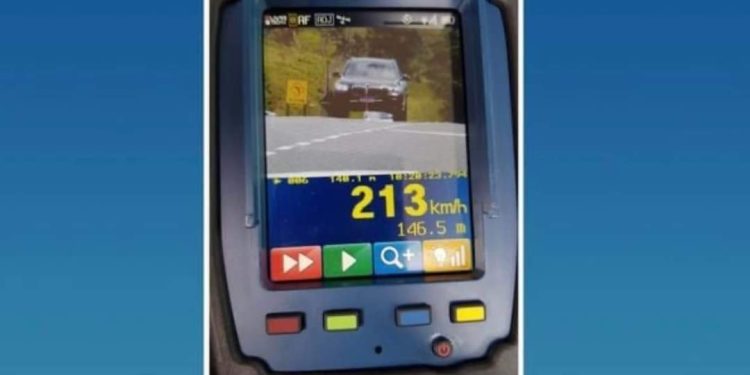 RADAR MOVEL REGISTRA VEÍCULO A 213 KM NA BR 101
