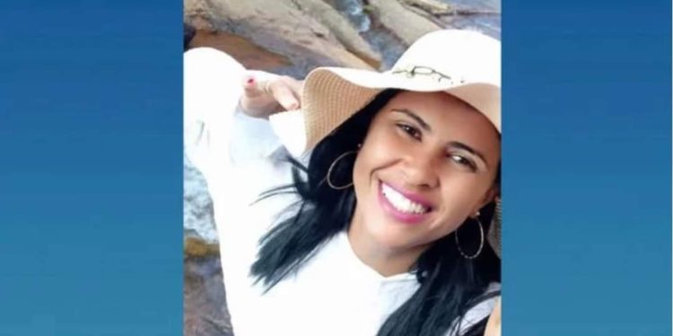 Morre cerimonialista baleada dentro de carro de aplicativo em Cariacica 