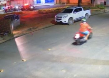 Bandidos com carro roubado atacam PM com tiros em São Gabriel da Palha; veja vídeo