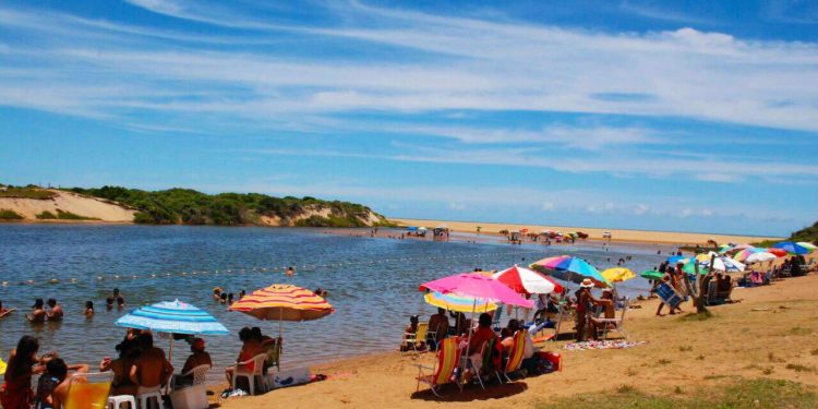 Pontal do Ipiranga, em Linhares, fica sem água e luz em pleno carnaval 