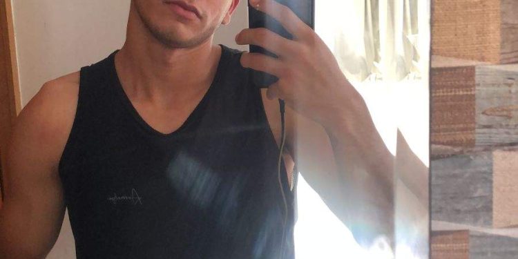 Jovem é morto a facadas na Serra e ex-marido da namorada é suspeito do crime