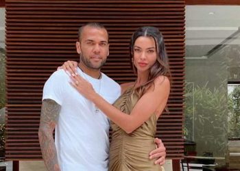 Mulher de Daniel Alves indica fim de casamento: ‘Eu o amo, mas amo mais a mim’
