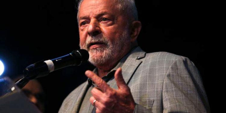 Com pneumonia leve, Lula adia viagem à China para domingo