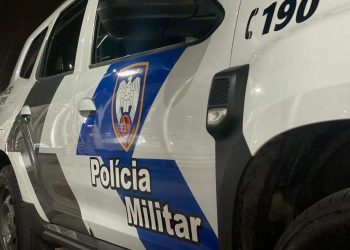Policial penal de folga flagra assalto a farmácia e acaba baleado em Vila Velha