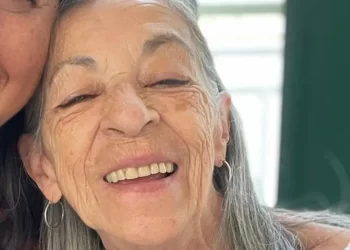 Professora que morreu em ataque tinha 71 anos e lecionava ‘como propósito de vida’, diz filha