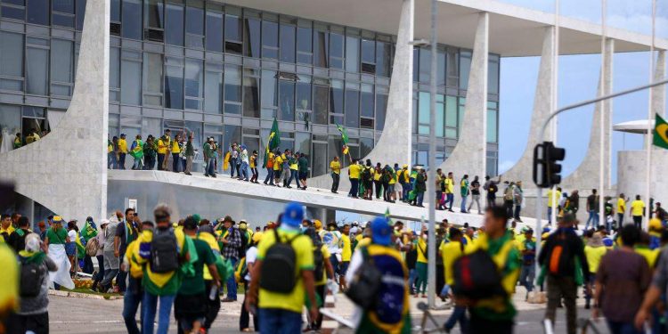PF procura três por atos golpistas em nova fase da Operação Lesa Pátria