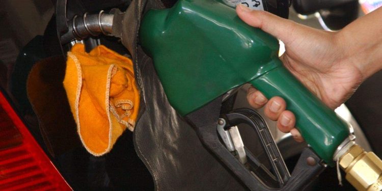 Preço da gasolina sobe 9% e fica mais caro em todas as regiões, mostra IPTL