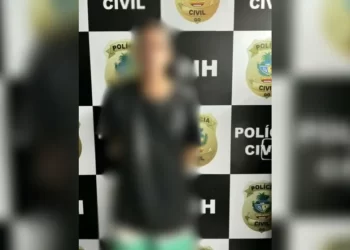 Avó se nega a dar senha de celular a neto e ele a mata estrangulada