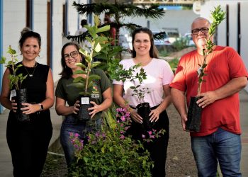 DIA INTERNACIONAL DA MULHER COM CURSOS DE CAPACITAÇÃO E DOAÇÃO DE MUDAS FRUTÍFERAS