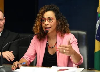 Deputada do PSOL pede que MPES intervenha para acelerar câmeras em fardas de PMs