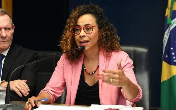Deputada do PSOL pede que MPES intervenha para acelerar câmeras em fardas de PMs