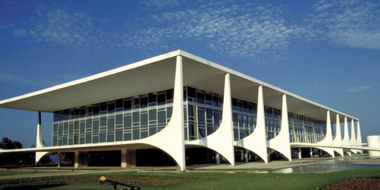 Ossada humana é encontrada perto do Palácio do Planalto, em Brasília