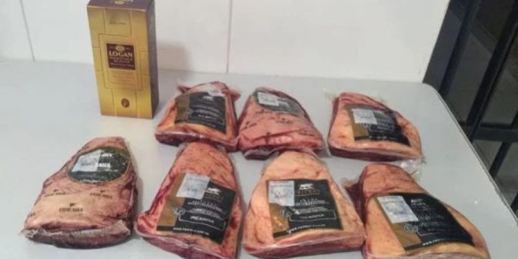 Homem é detido após furtar R$ 1 mil em picanha e uísque em Linhares