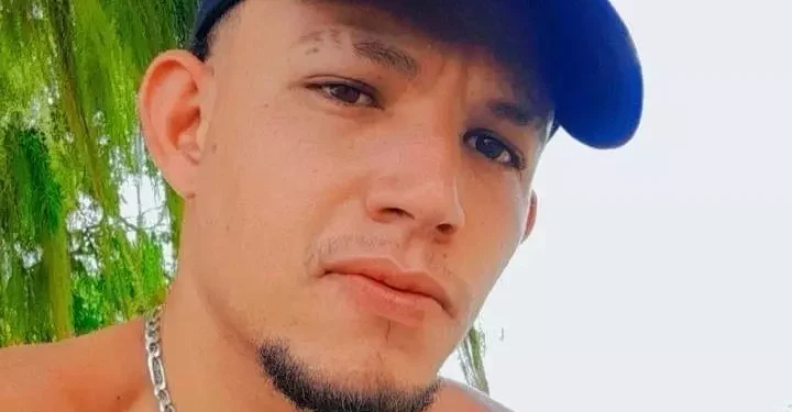 Jovem é alvejado por três tiros durante abordagem policial no bairro porto