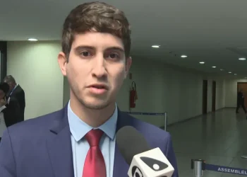 Deputado bolsonarista do ES é parado em blitz com carro da Assembleia e se recusa a fazer bafômetro