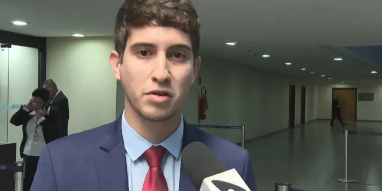 Deputado bolsonarista do ES é parado em blitz com carro da Assembleia e se recusa a fazer bafômetro
