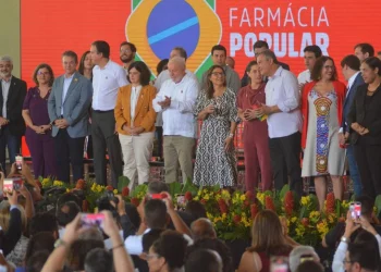 Lula relança o Farmácia Popular, que vai oferecer remédio de graça a inscritos no Bolsa Família