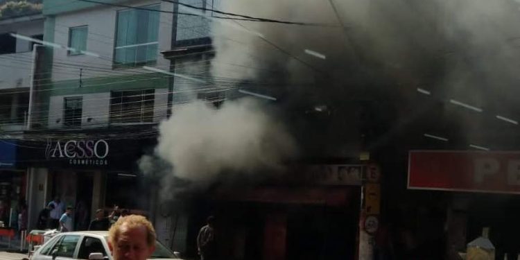 Restaurante pega fogo após funcionário trocar botija de gás no Espirito Santo
