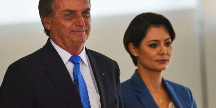 Bolsonaro e Michelle ficam em silêncio no depoimento à PF sobre as joias