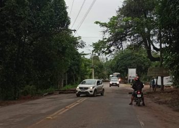 Indígenas de Aracruz fecham parte da ES-010 em protesto contra marco temporal