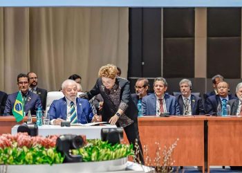 Lula confirma criação de moeda comum do Brics e diz que países farão estudos durante o ano