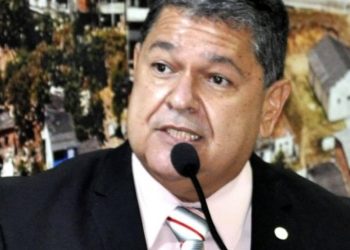 Paulo Fundão ou Paulo Lampião – Presidente da Câmara de Vereadores de São Mateus tenta intimidar vereadores indo armado para sessão e escoltado por capataz